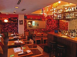 新宿三丁目にあるメキシコ料理店「Mexican Dining AVOCADO」の夜の4F画像1
